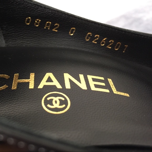 CHANEL Statement Black Patent Heels - Picture 6 of 7